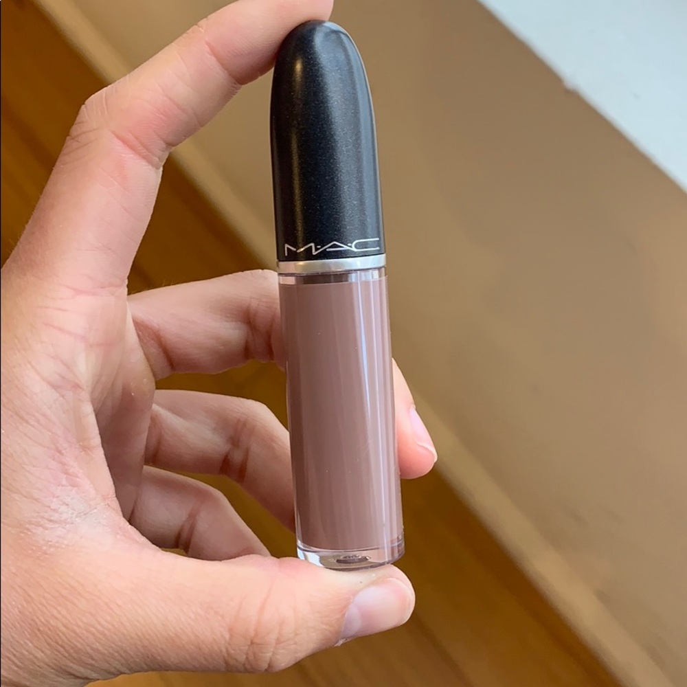 MAC Retro Matte Liquid Lipcolor in Simply Smoked